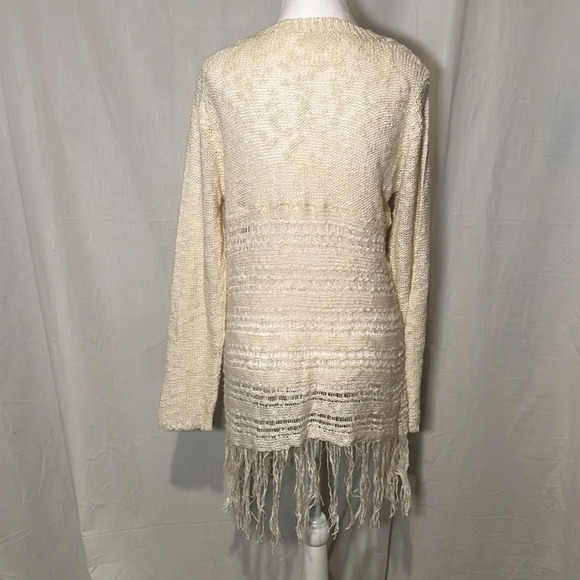 cream crochet knit & fringe Hem & Thread sweater tunic size medium - Picture 2 of 3
